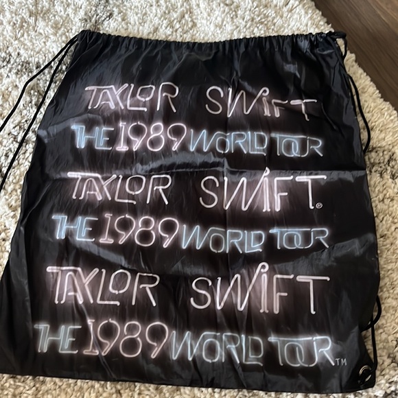ORIGINAL Taylor swift tour bag - Picture 2 of 2